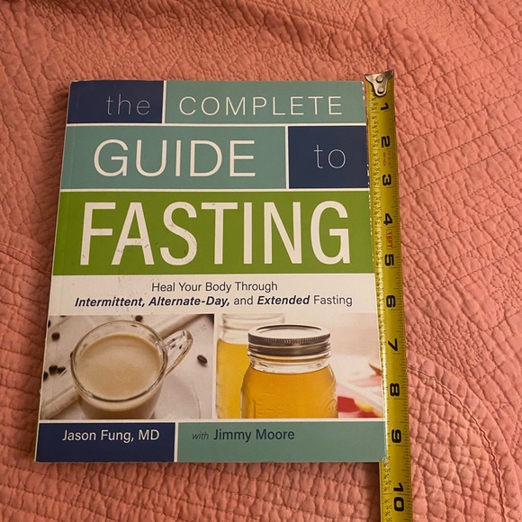 The Complete Guide to Fasting Book by Jason Fung. Great condition - Picture 1 of 1